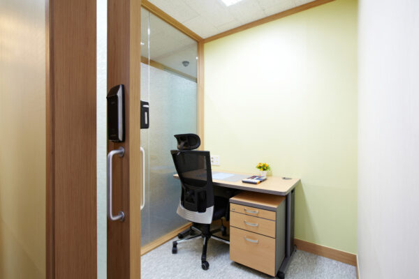강남 공유오피스 르호봇역삼비즈니스센터_사무실_1인실